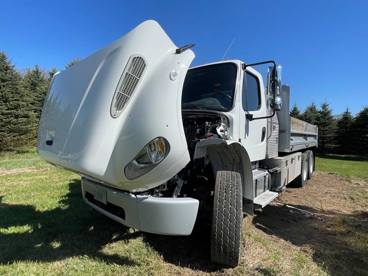 2020-freightliner-m2-106-image-87