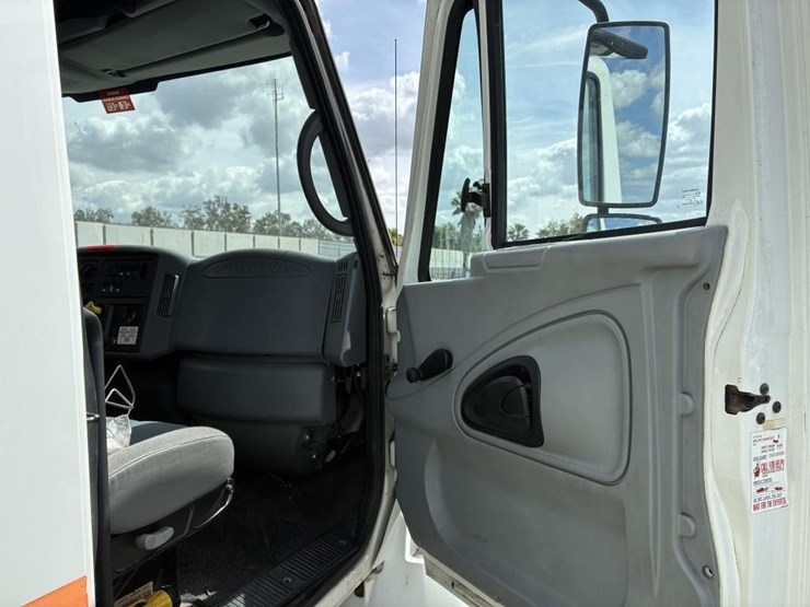 2005-international-durastar-4400-image-18