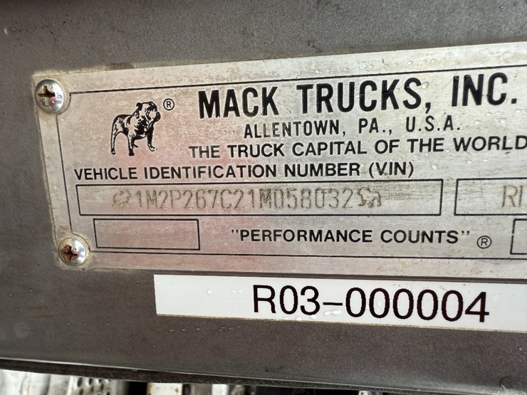 2001-mack-rd688s-image-22