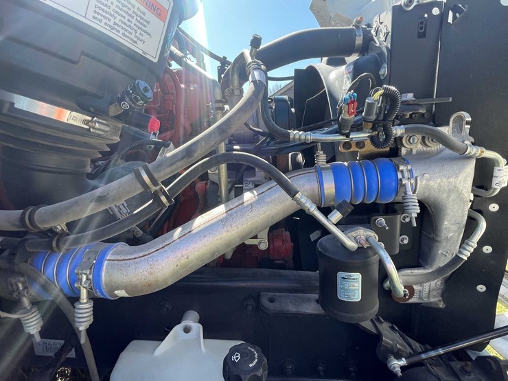 2020-freightliner-m2-106-image-80