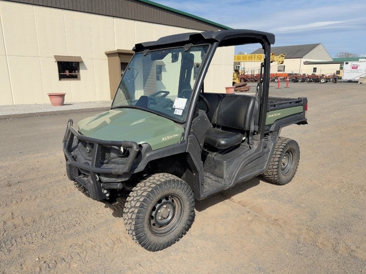 2022-john-deere-gator-image-1