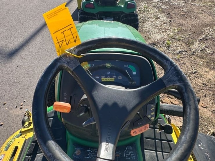 john-deere-x585-image-10