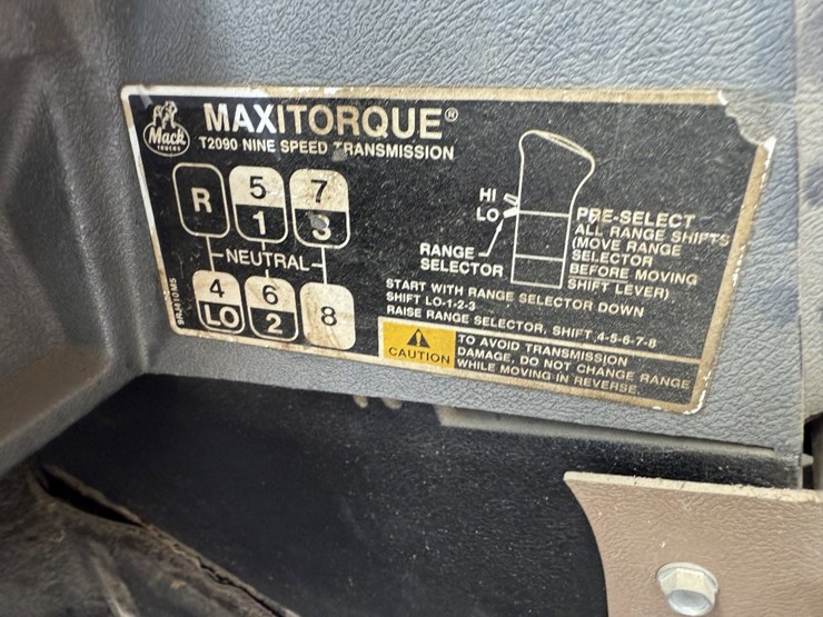 1999-mack-ch613-image-22