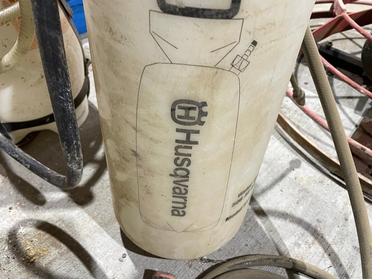 #5036-•-(3)-hand-pump-sprayers-image-4