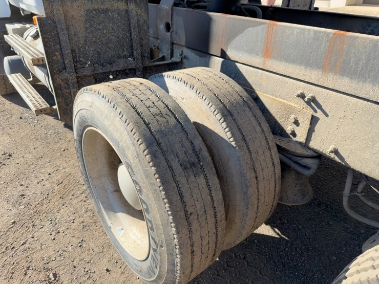 2010-mack-granite-gu713-image-16