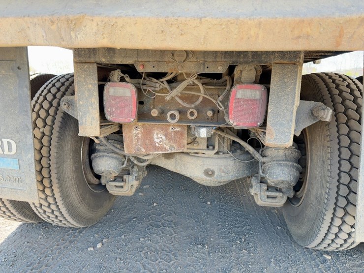 2010-mack-granite-gu713-image-13