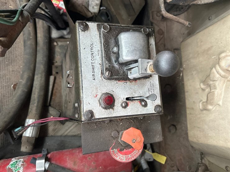 1983-mack-dm686s-image-27