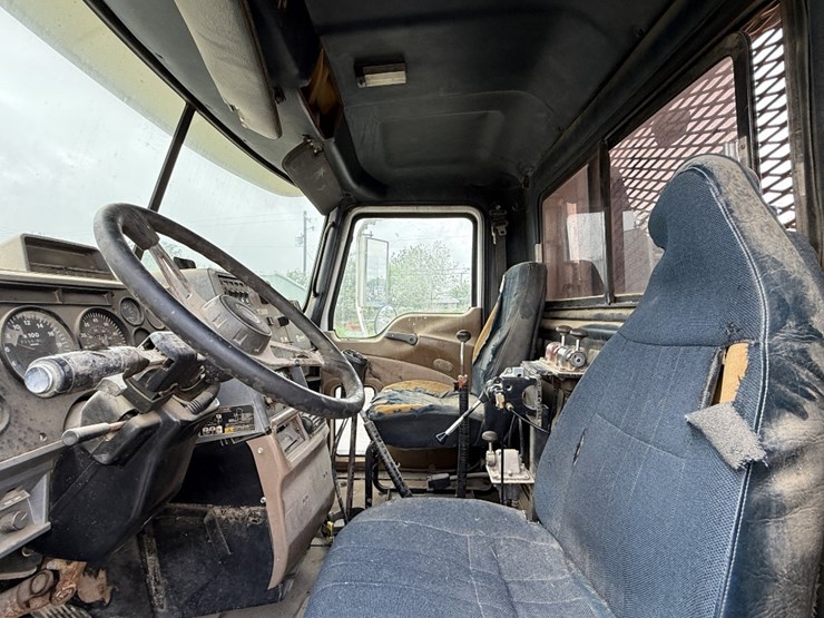 1999-mack-ch613-image-17