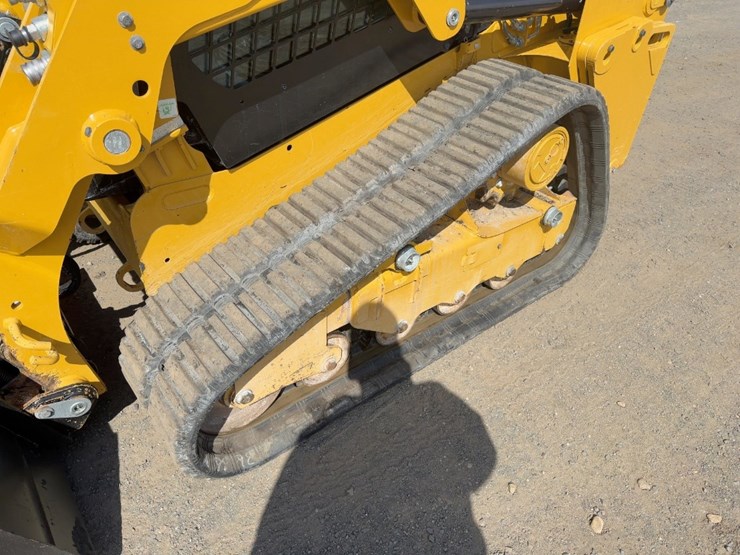 2023-caterpillar-249d3-image-17