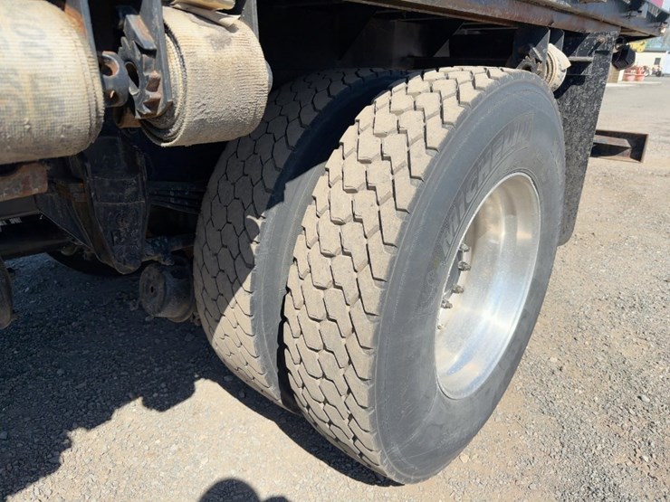 2014-peterbilt-337-image-14