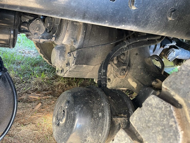 2020-freightliner-m2-106-image-24