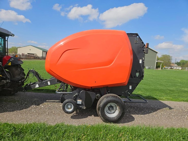 #145-•-2017-kubota-bv4160f-round-baler-image-2