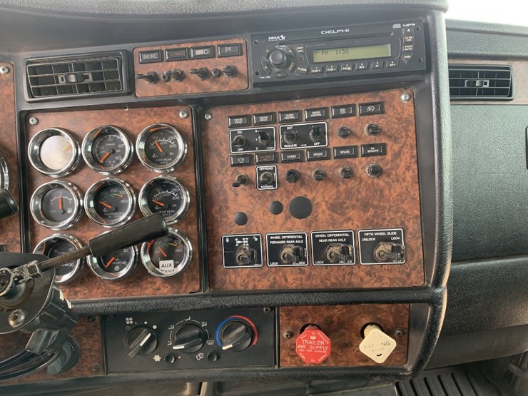 2005-kenworth-t800b-image-21