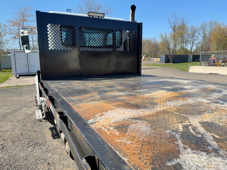 2014-peterbilt-337-image-16