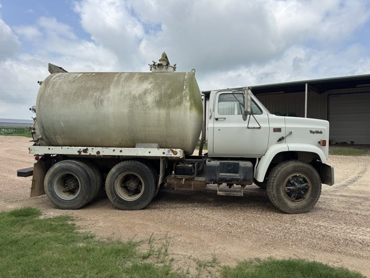 1994-gmc-7000-image-4