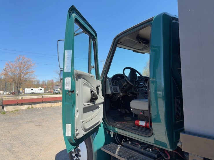 2004-international-durastar-4300-image-19