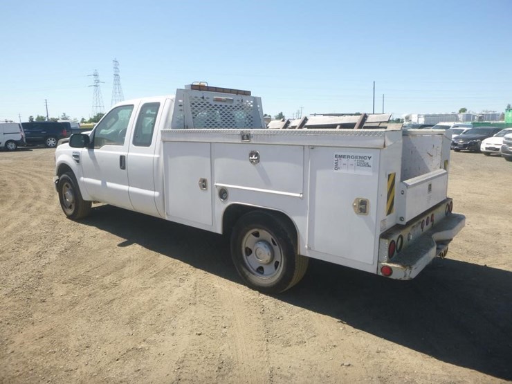 2008-ford-extra-cab-utility-truck-image-4