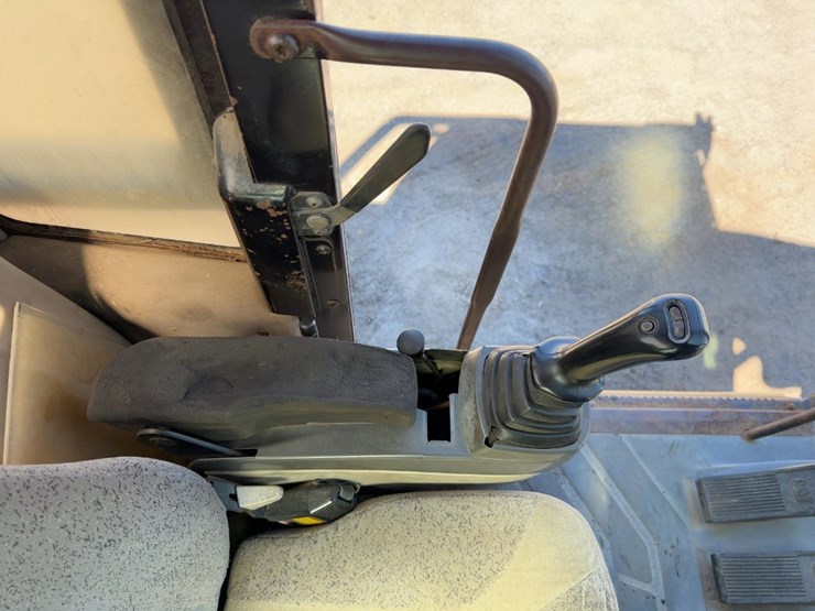 2003-caterpillar-m313c-image-23