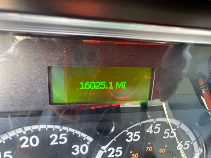 2020-freightliner-m2-106-image-58