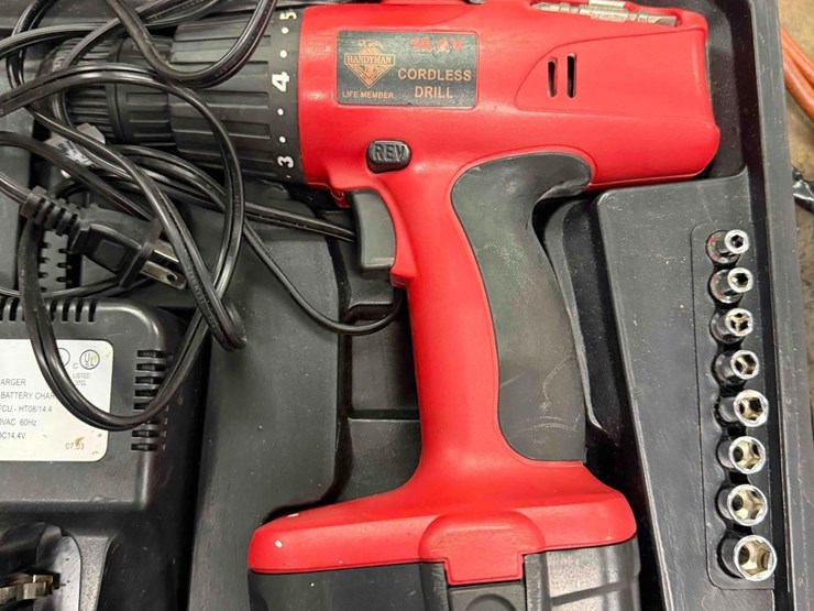 handyman-14.4-volt-cordless-drill-&-light-image-2
