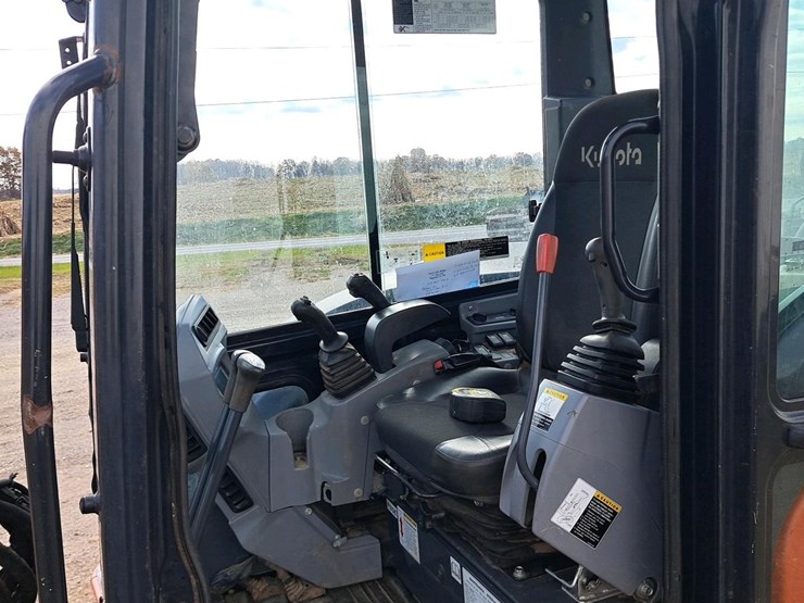 2016-kubota-kx057-4-image-11