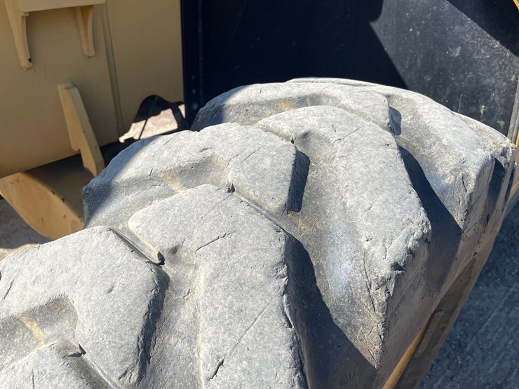 caterpillar-th350b-image-40