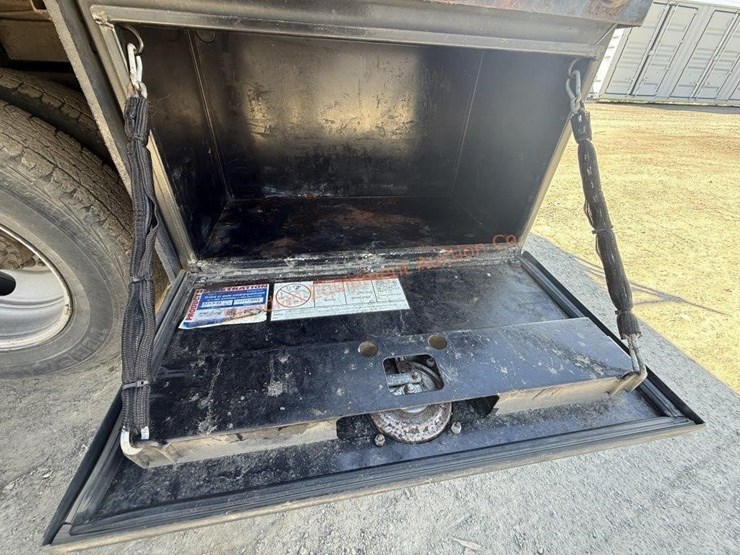 2005-chevrolet-silverado-3500-image-32