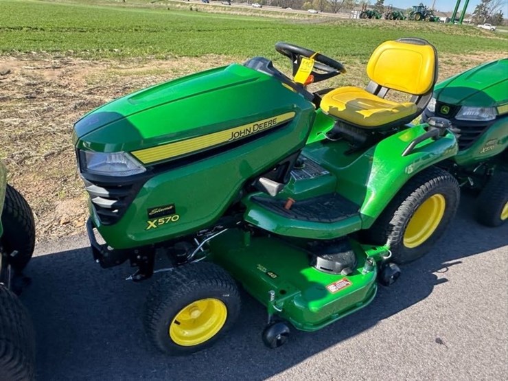 2024-john-deere-x570-image-1