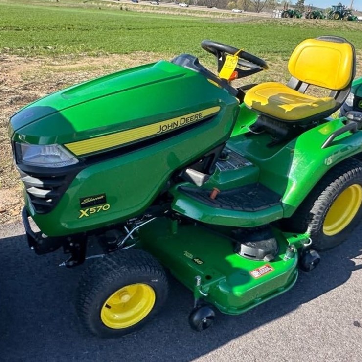 2024 JOHN DEERE X570