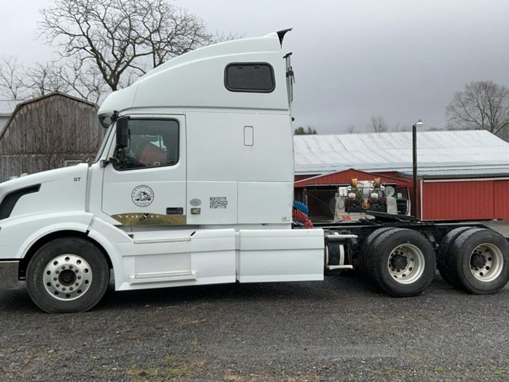 #137-•-2009-volvo-isx-semi-truck-image-2