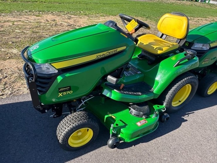 2024-john-deere-x570-image-1