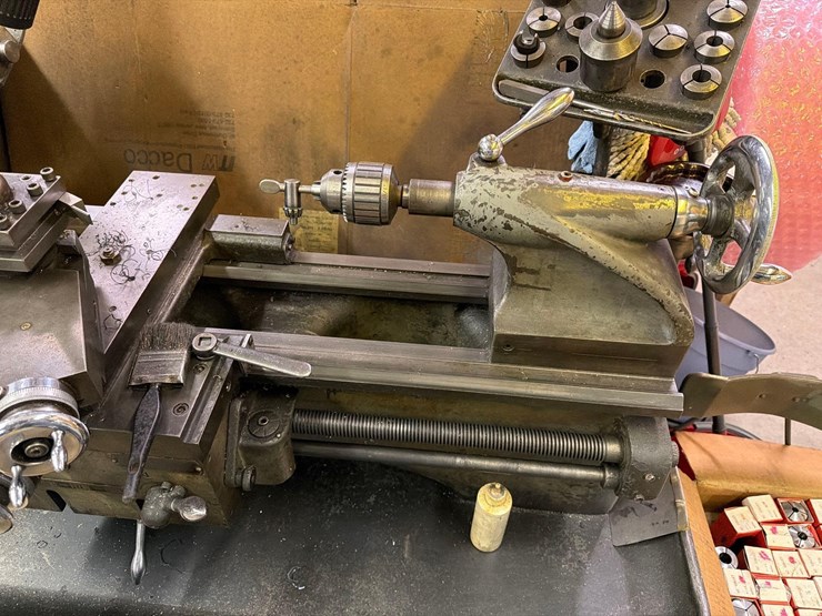 clausing-c-13-13"x24"-engine-lathe-w/-box-of-new-collets-image-3