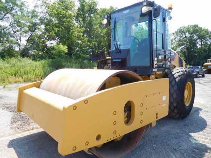2011-caterpillar-cs74-image-1