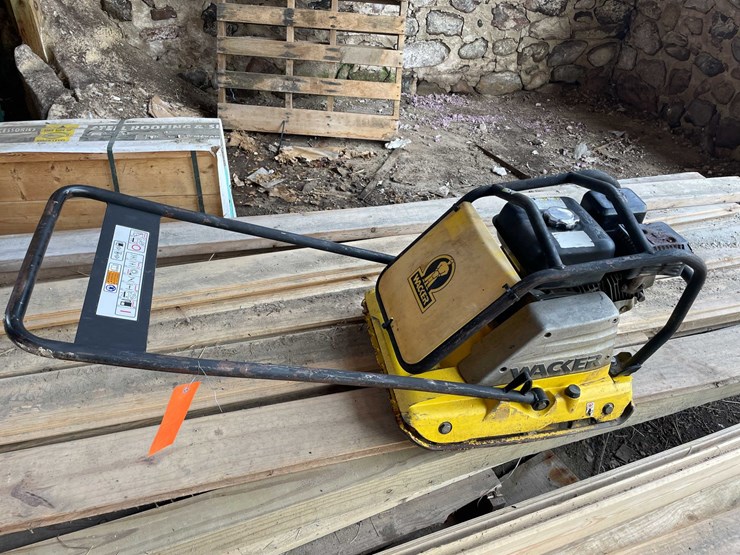 #7415-•-wacker-plate-compactor-image-1