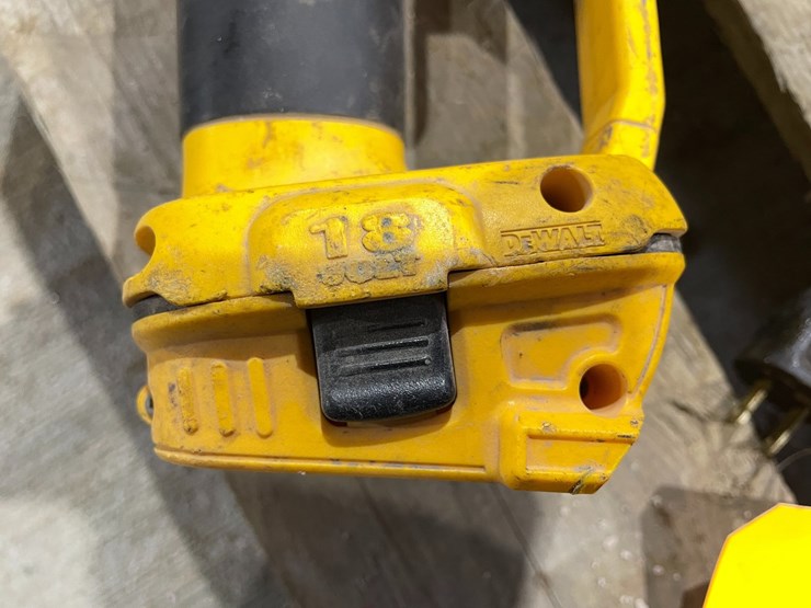 #5054-•-(3)-dewalt-power-tools-image-14