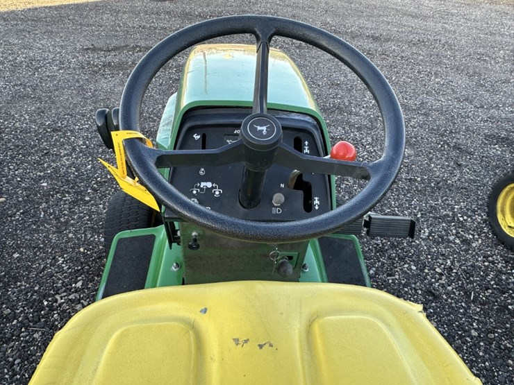 john-deere-322-image-8