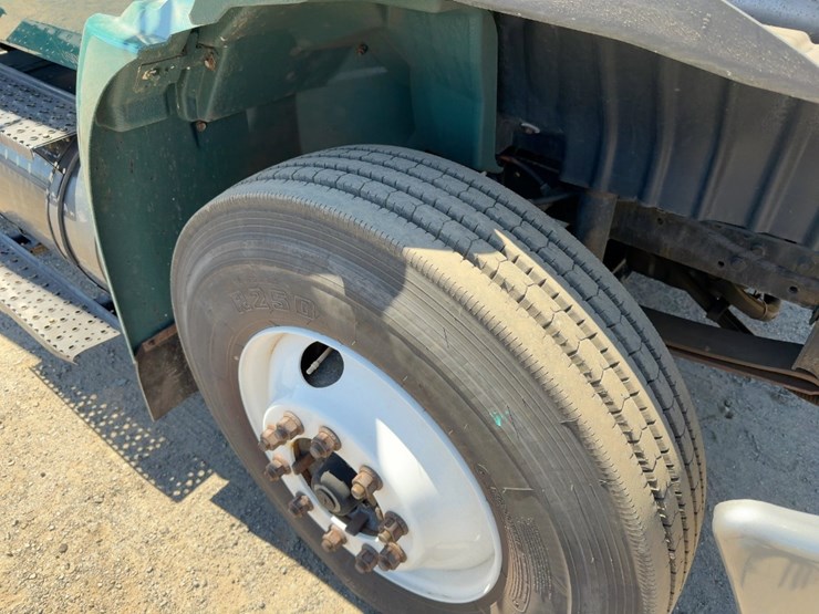 2004-international-durastar-4300-image-11