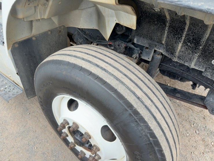 2016-international-7400-image-11