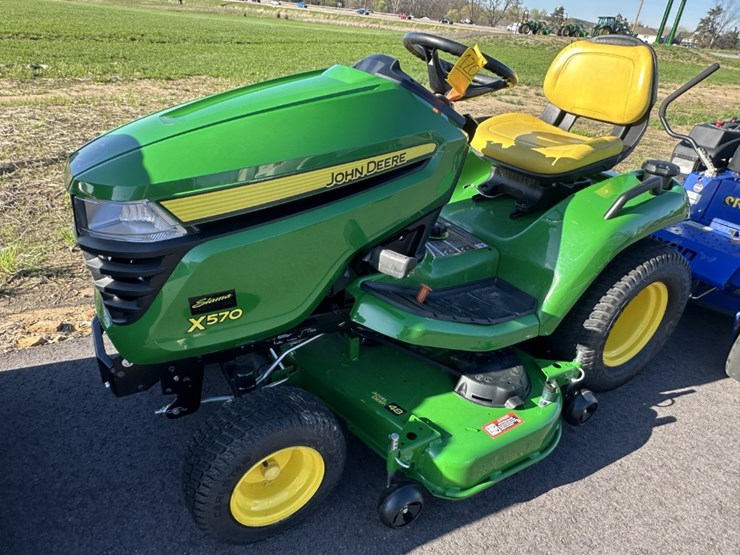 2024-john-deere-x570-image-1