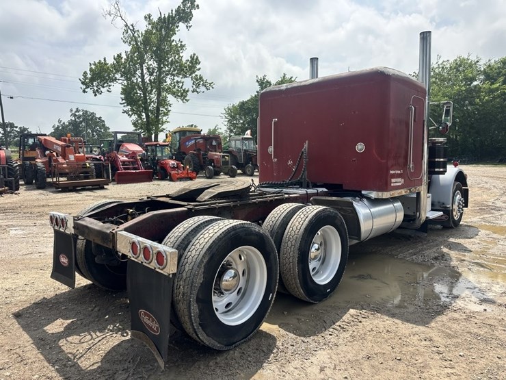 1981-peterbilt-359-image-5