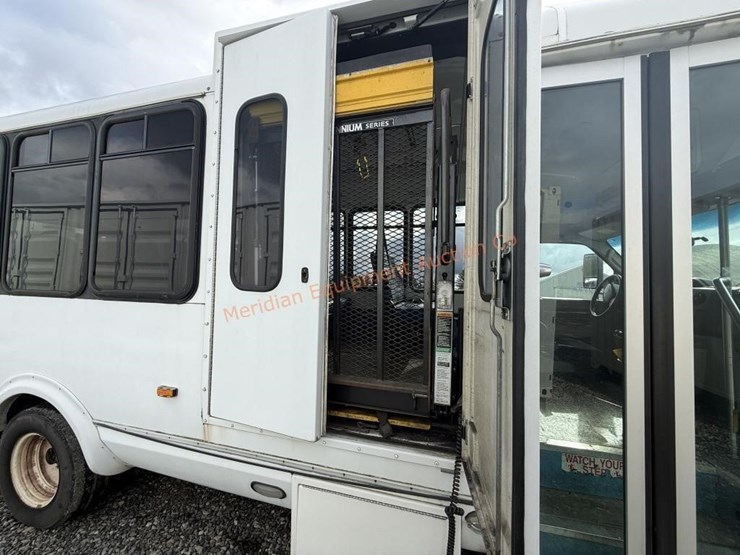 2010-ford-e450-image-35