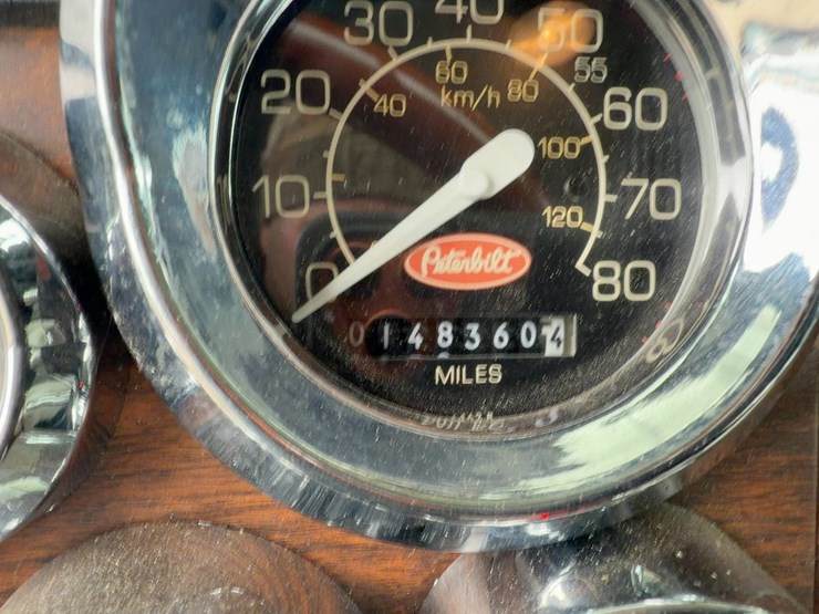 2000-peterbilt-330-image-30