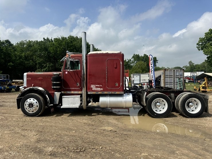 1981-peterbilt-359-image-8