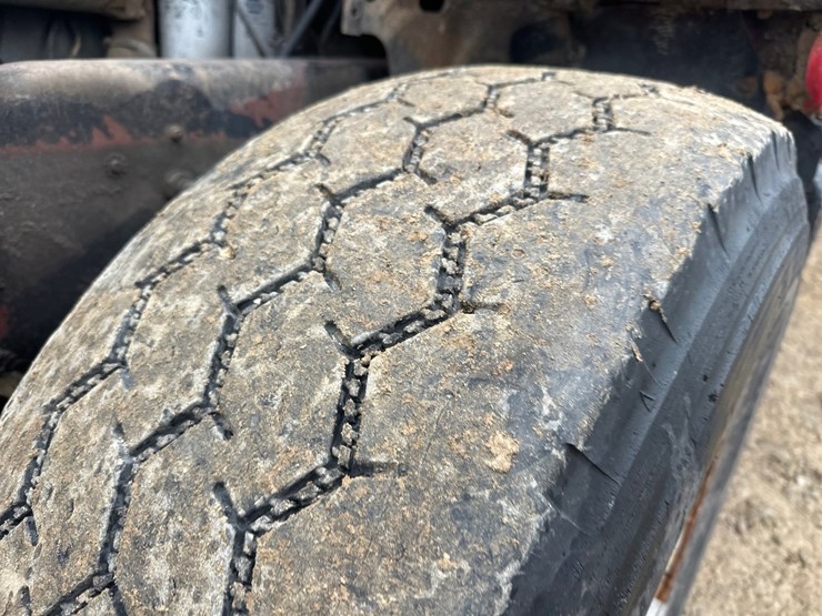 1983-mack-dm686s-image-45