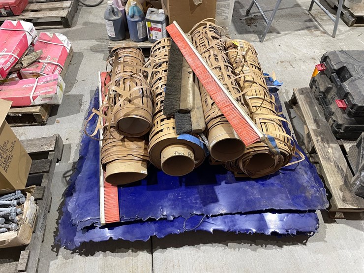#5051-•-pallet-of-concrete-stamps-and-brushes-image-3