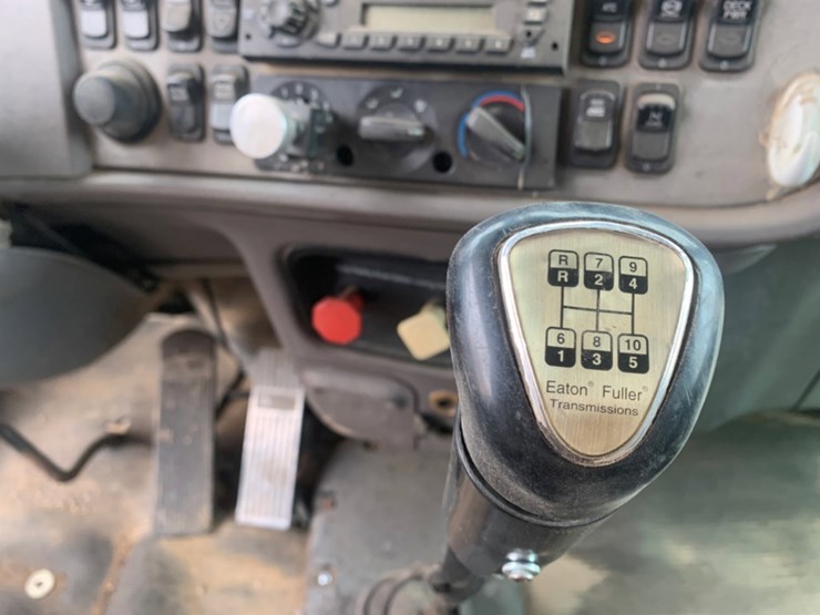 2013-peterbilt-367-image-17