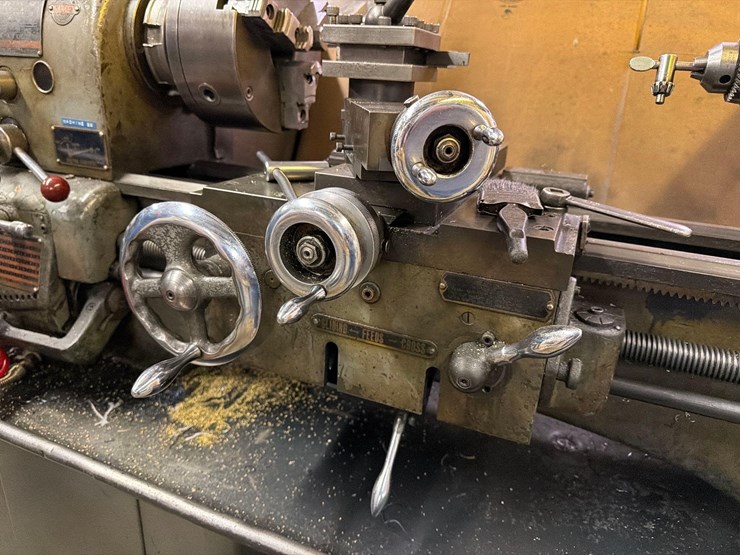 clausing-c-13-13"x24"-engine-lathe-w/-box-of-new-collets-image-4