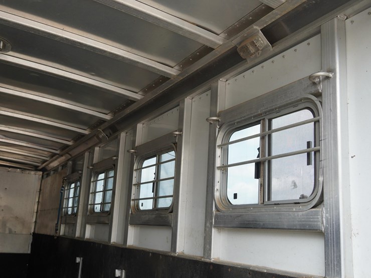 #142-•-1999-exiss-3-slant-aluminum-6-horse-capacity-trailer-image-60