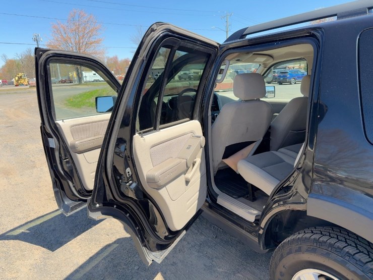 2007-ford-explorer-xlt-image-14