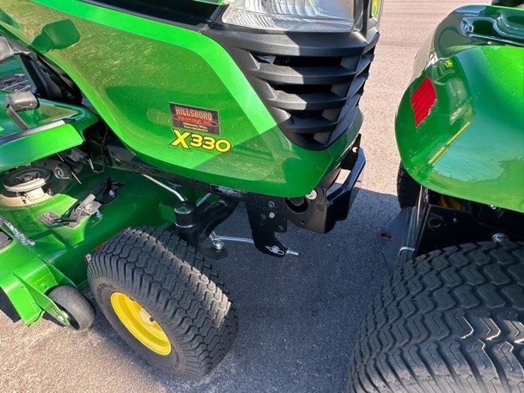 2023-john-deere-x330-image-5